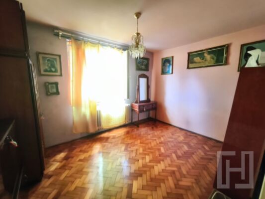 Apartament 2 camere, decomandat, parter cu balcon, GARAJ,  zona Mercur