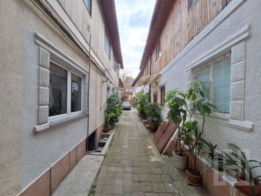 Apartament 4 camere Motilor curte cu 4 familii