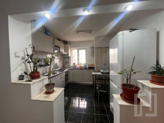 Apartament 3 camere, decomandat, etaj 8/10, zona Primaverii, Manastur