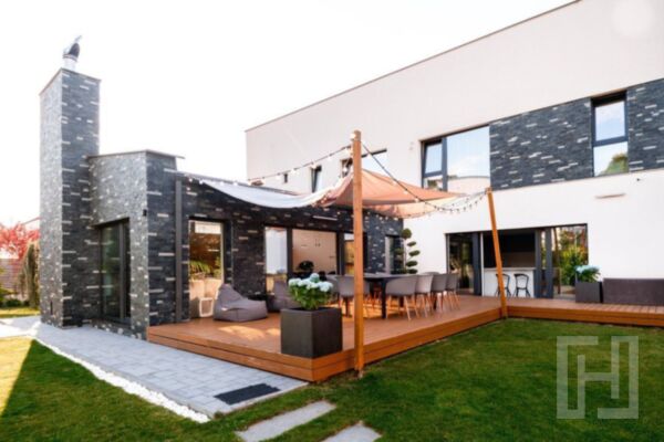 Vila de lux P+E, cu teren 930 mp, in Faget