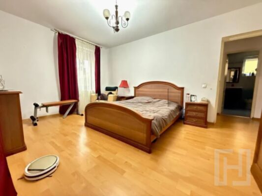 Apartament 3 camere, 112 mp, parcare,  cartierul Andrei Muresanu