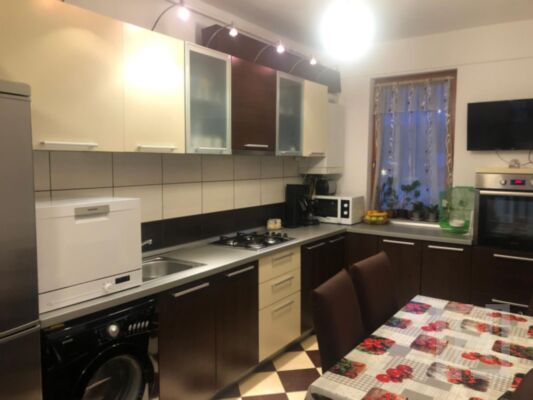Apartament 3 camere, decomandat, in Floresti, in spate la Vivo
