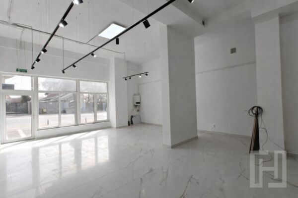 Spatiu comercial cu intrare din strada, vad comercial, zona