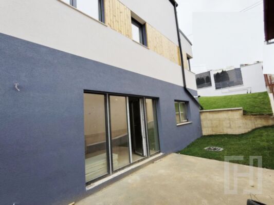 Casa cuplata, noua, intr-o zona de case- linistita,in Dambul Rotund