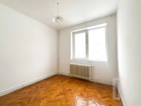 Apartament cu 3 camere, etaj 2/4,  zona Iulius Mall și FSEGA.
