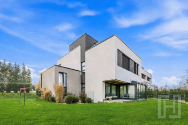 Vilă exclusivistă la intrare în Făget | 1000 mp teren | Panoramă spect