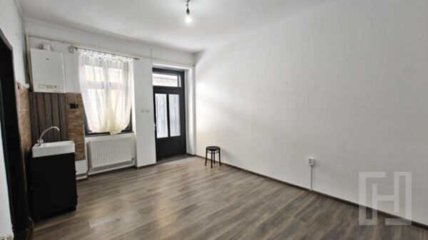 Garsoniera de vanzare, curte, parcare, Facultatea de Drept-Central