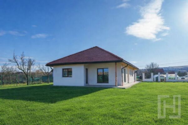 Casa individuala, 4 camere, 114mp utili, 750mp teren,  Jucu