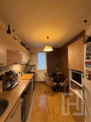 Apartament 3 camere, decomandat, etaj 3, zona Baisoara