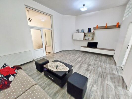 Apartament 3 camere, boxa, pod, parcare, Centru,  zona B-dul Eroilor