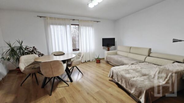 Apartament in vila, 3 camere, 100mp, etaj 1, garaj, boxa, Donath