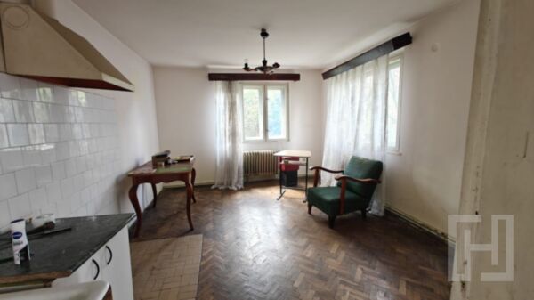 Casa cu teren de 380 mp, front la doua strazi, Gruia