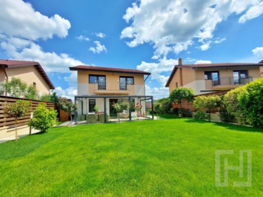 Casa individuala la cheie, garaj, curte 452mp, zona Parcului Sportiv