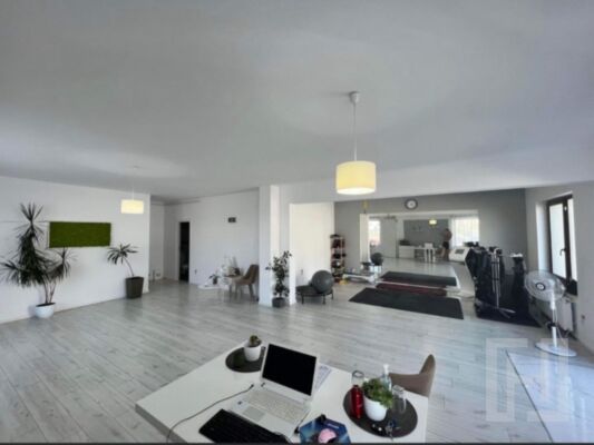 Spatiu comercial, imobil nou, zona Iulius