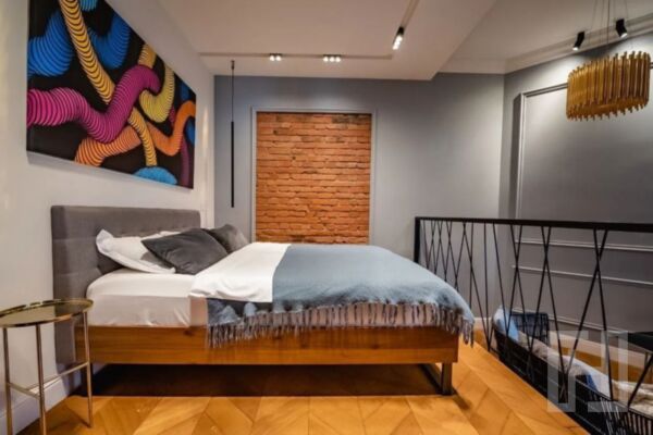 Doua apartamente de 49 mp si 46 mp, cladire istorica, CENTRU