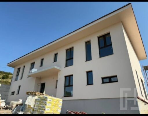 Case tip duplex, 4 camere, 110mp, 240 mp teren Dezmir