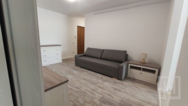 Apartament modern, 2 camere semidecomandate, zona strazii Frunzisului