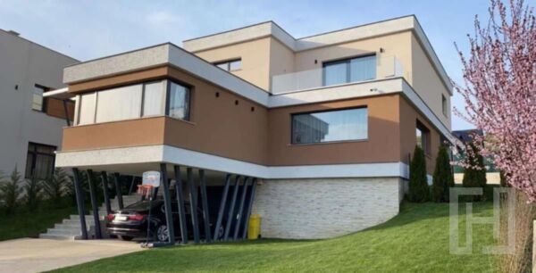 Vila moderna cu piscina de vanzare in Iris