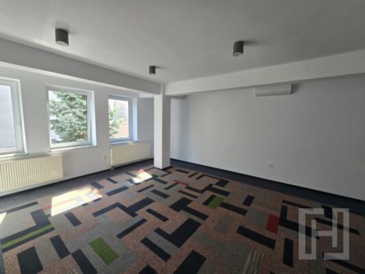 Spatiu modern de birouri, 2 parcari, zona centrala