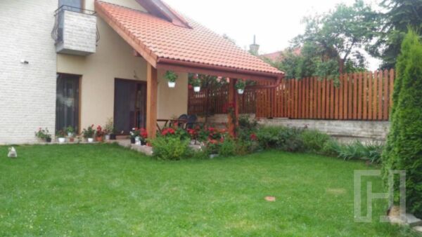 Vilă cu 5 camere, finisata, garaj, parcare, zona Eugen Ionesco