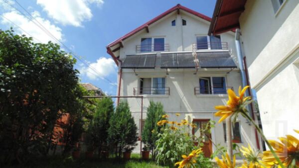 Proprietate cu 11 camere si 730 mp teren ideala sediu/ pensiune