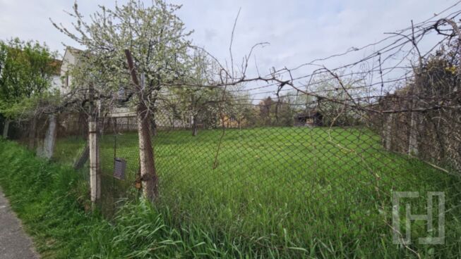 Teren deosebit de 652 mp, front 19 m, inre case, in Andrei Mureșanu