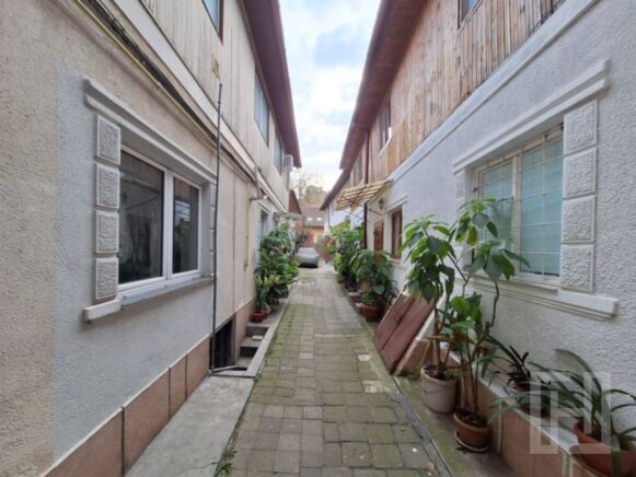 Apartament 4 camere Motilor curte cu 4 familii