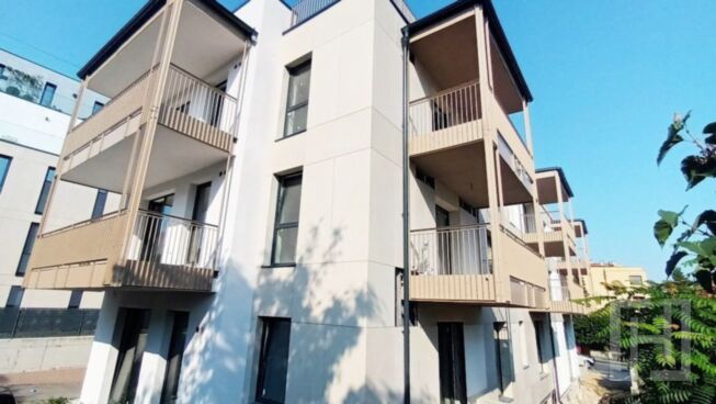 Bloc nou, S+P+5E, cu 19 apartamente, cu 1,2 si 3 camere,  zona Central