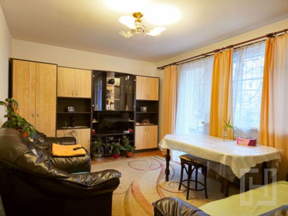 Apartament 4 camere, decomandat, etaj 1 din 4, cartierul Manastur