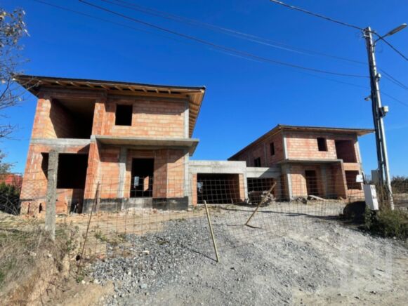 Casa individuala (semicolectiva) 172 mp utili, teren 765 mp Feleacu