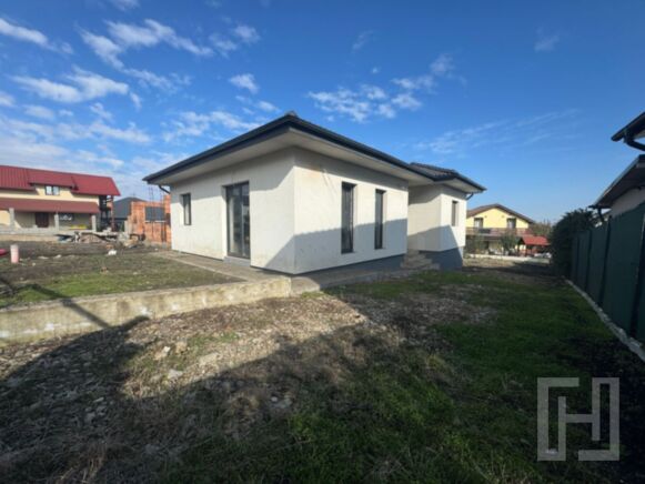 Casa pe nivel 90mp utili, 490 mp teren - Campenesti Apahida