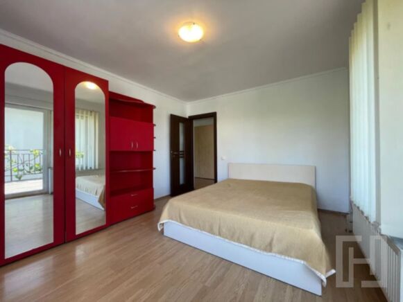 Apartament 3 camere, parcare, strada privata imobil tip vila,Buna Ziua