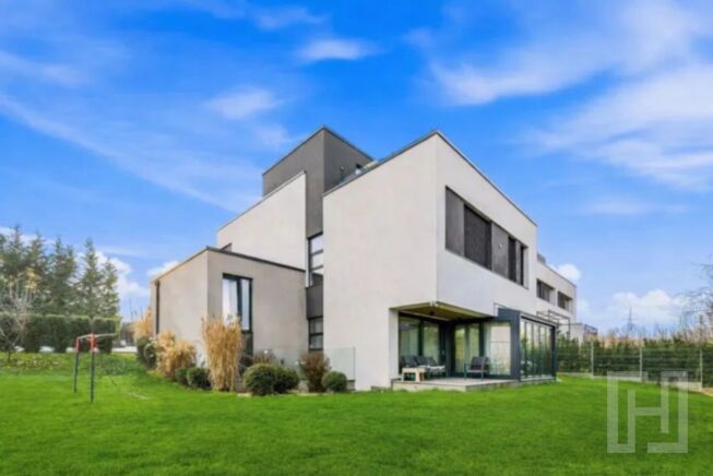 Vilă exclusivistă la intrare în Făget | 1000 mp teren | Panoramă spect