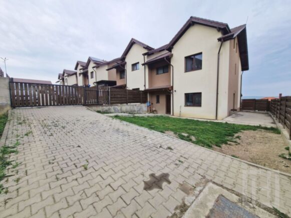 Casa tip duplex finisata, teren 380 mp, Dezmir zona str Criseni