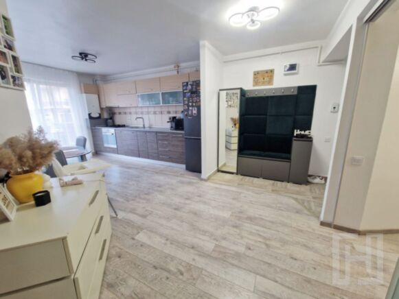 Apartament 3 camere, parcare, str Florilor Floresti Atelierul de Pizza