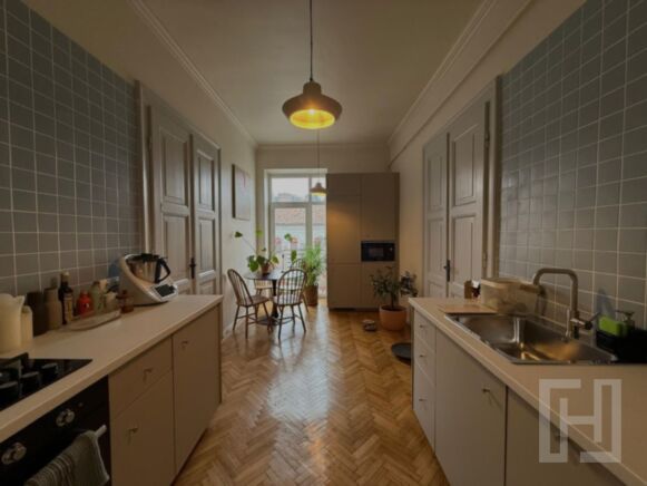 3 camere 86 mp, balcon, 2 bai, orientat Est-Vest, boxa, curte, Centru