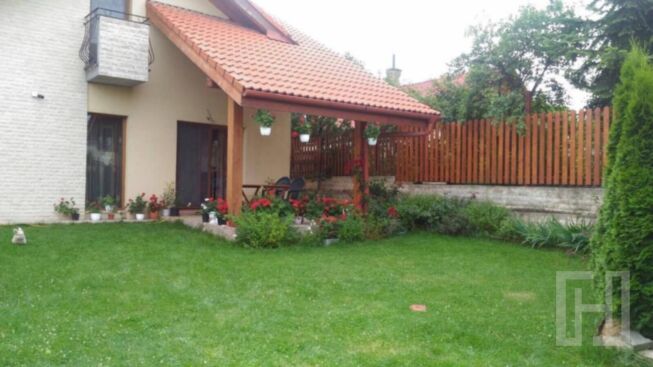 Vilă cu 5 camere, finisata, garaj, parcare, zona Eugen Ionesco