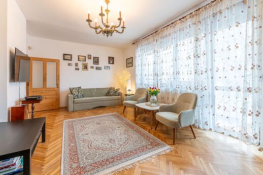 Vilă 4 familii | Apartament + mansardă | Curte 98 mp